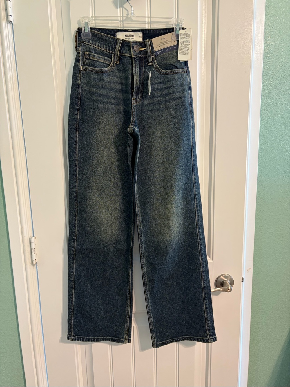 Hollister Curvy High-Rise Baggy Jeans - Dark Wash
